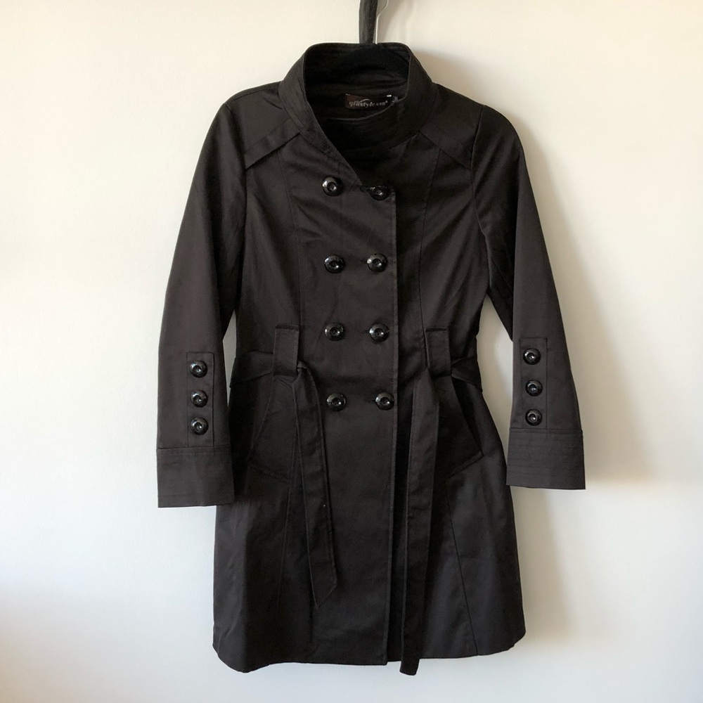 Black Trench coat 🧥 (L but fits like an S)